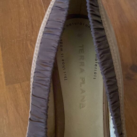 Terra Plana Beige Brown Ruffled Trim Round Toe Heels Womens Size 39/8.5 - Picture 5 of 8